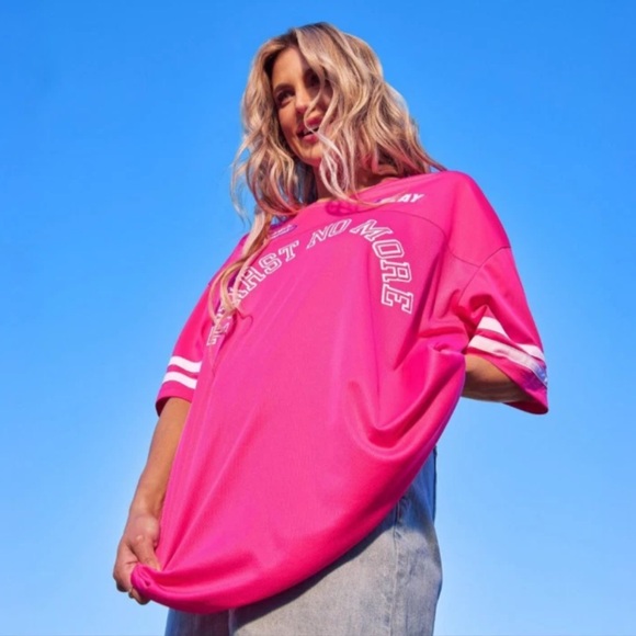 Adult Poppi Football Pink Graphic Jersey NWT women’s size - Picture 5 of 11